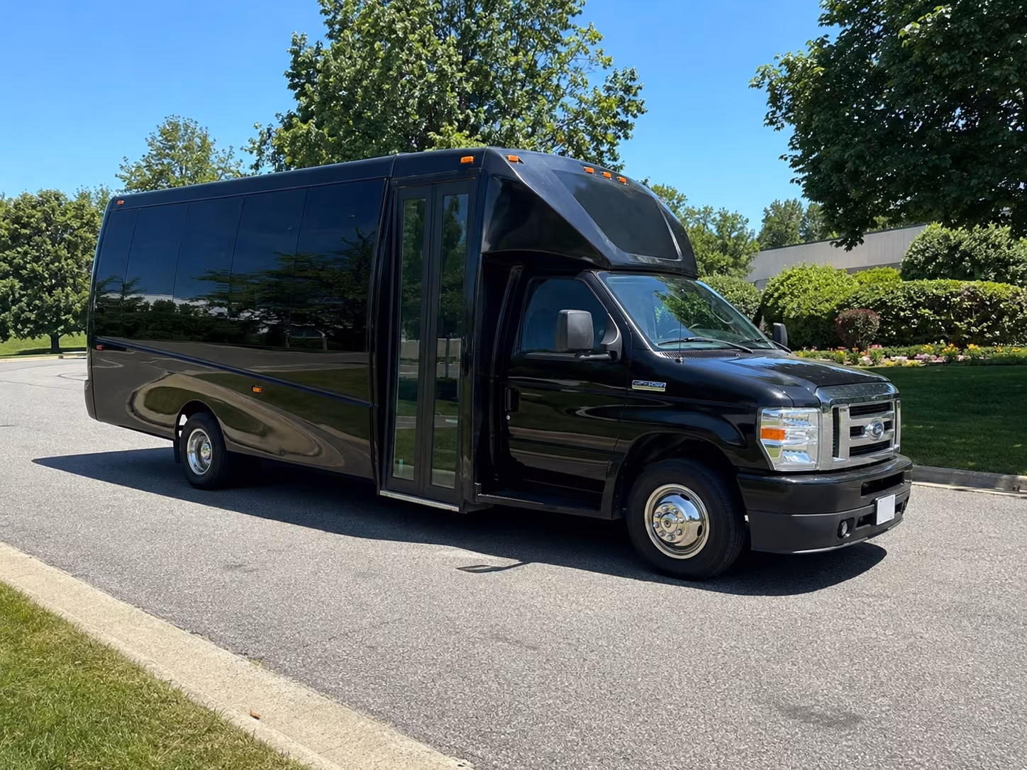 18 Passenger Party Bus Exterior