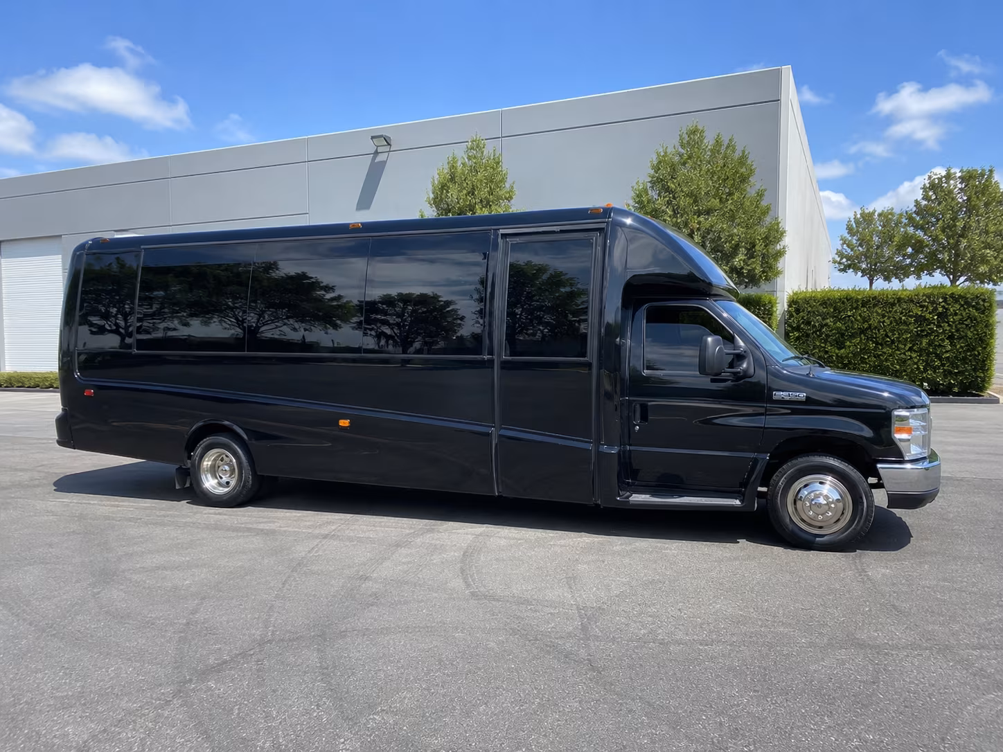 Pontiac Winery Tour & Pub Crawl Transportation