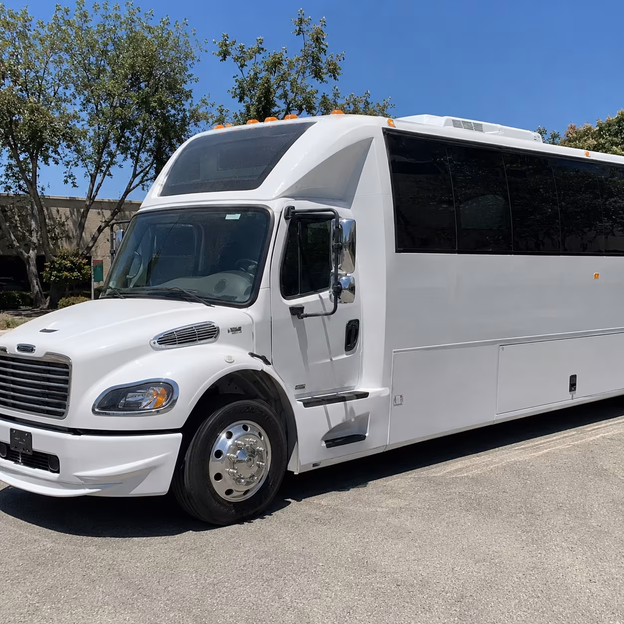 Sterling Heights Birthday, Sweet 16, & Quinceañera Transportation party bus exterior